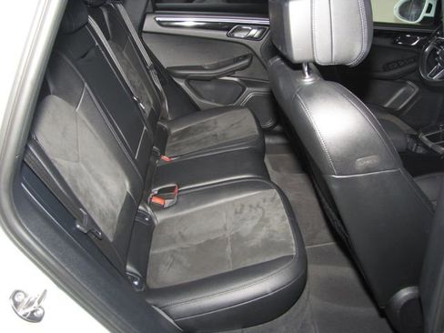 Used 2021 Porsche Macan image 19