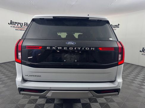Used 2025 Ford Expedition Platinum AWD/4WD image 8