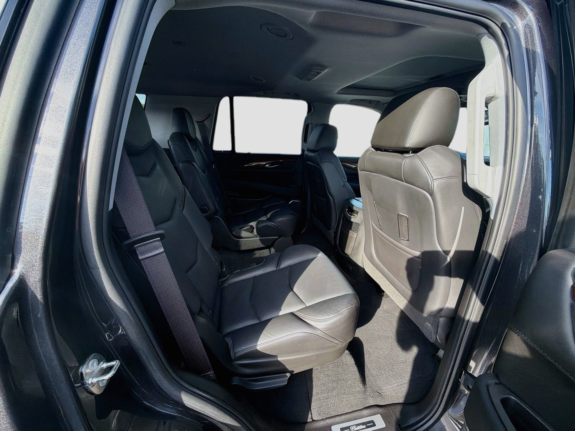 Used 2016 Cadillac Escalade Luxury AWD/4WD image 29