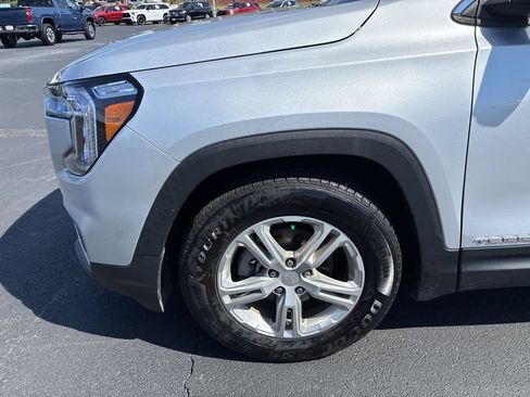 Used 2022 GMC Terrain SLE w/ Driver Convenience Package FWD image 10