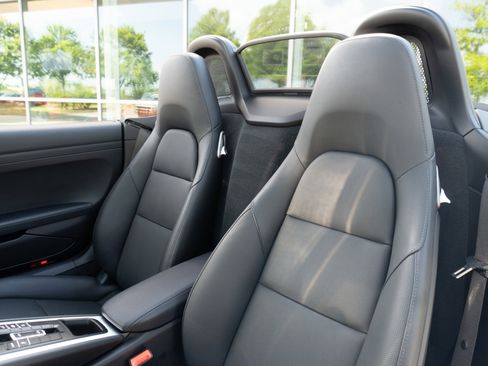 Used 2024 Porsche 718 Boxster S RWD image 15