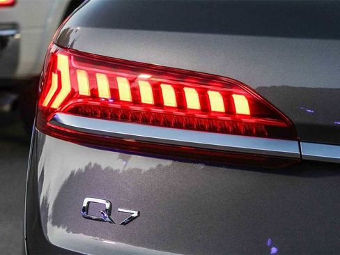 Used 2023 Audi Q7 3.0T Premium image 7