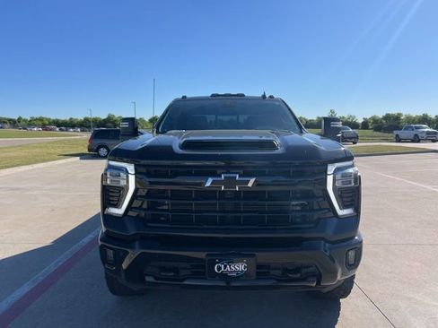 Used 2024 Chevrolet Silverado 2500 LT w/ Midnight Edition image 2
