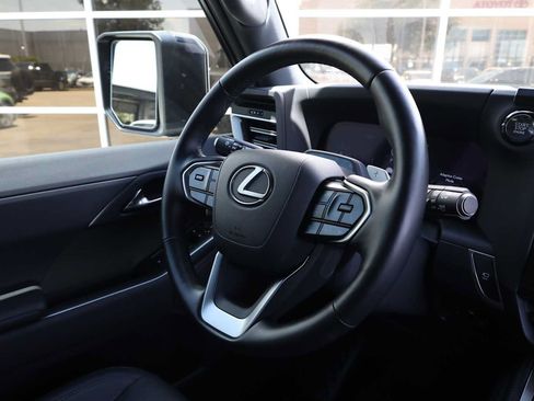 Used 2024 Lexus GX 550 AWD/4WD image 14