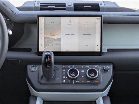 New 2025 Land Rover Defender 90 X-Dynamic SE image 11