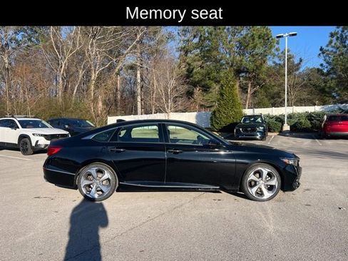 Used 2018 Honda Accord Touring image 9