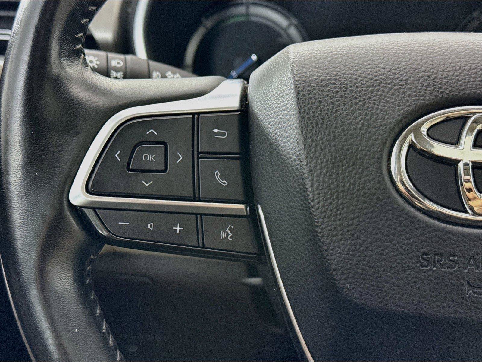 Used 2020 Toyota Highlander XLE AWD/4WD image 17