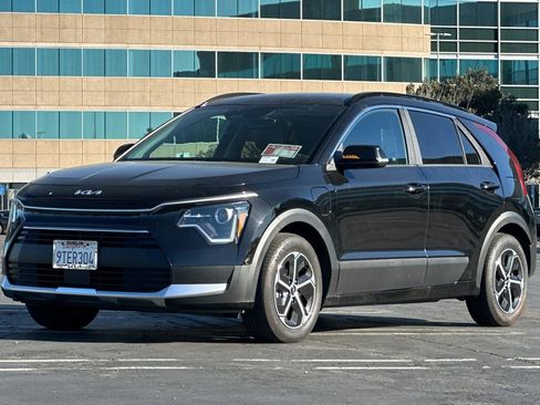 Certified 2025 Kia Niro EX w/ EX Cold Weather Package image 9