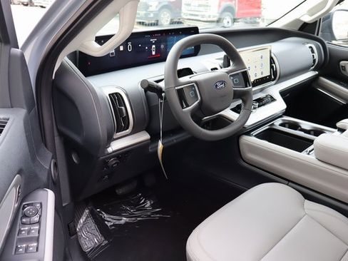 New 2026 Ford Expedition Active image 4