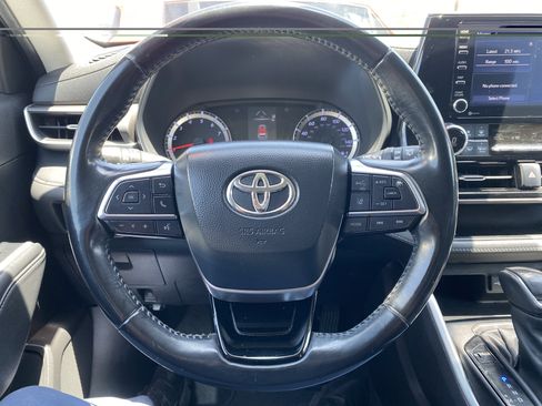 Used 2021 Toyota Highlander LE FWD image 26