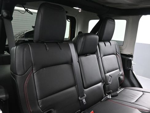Used 2022 Jeep Wrangler Unlimited Rubicon w/ LED Lighting Group AWD/4WD image 17