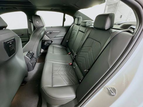 Used 2025 BMW 530i 530i w/ M Sport Package image 17