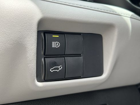 Used 2020 Toyota Highlander XLE AWD/4WD image 15