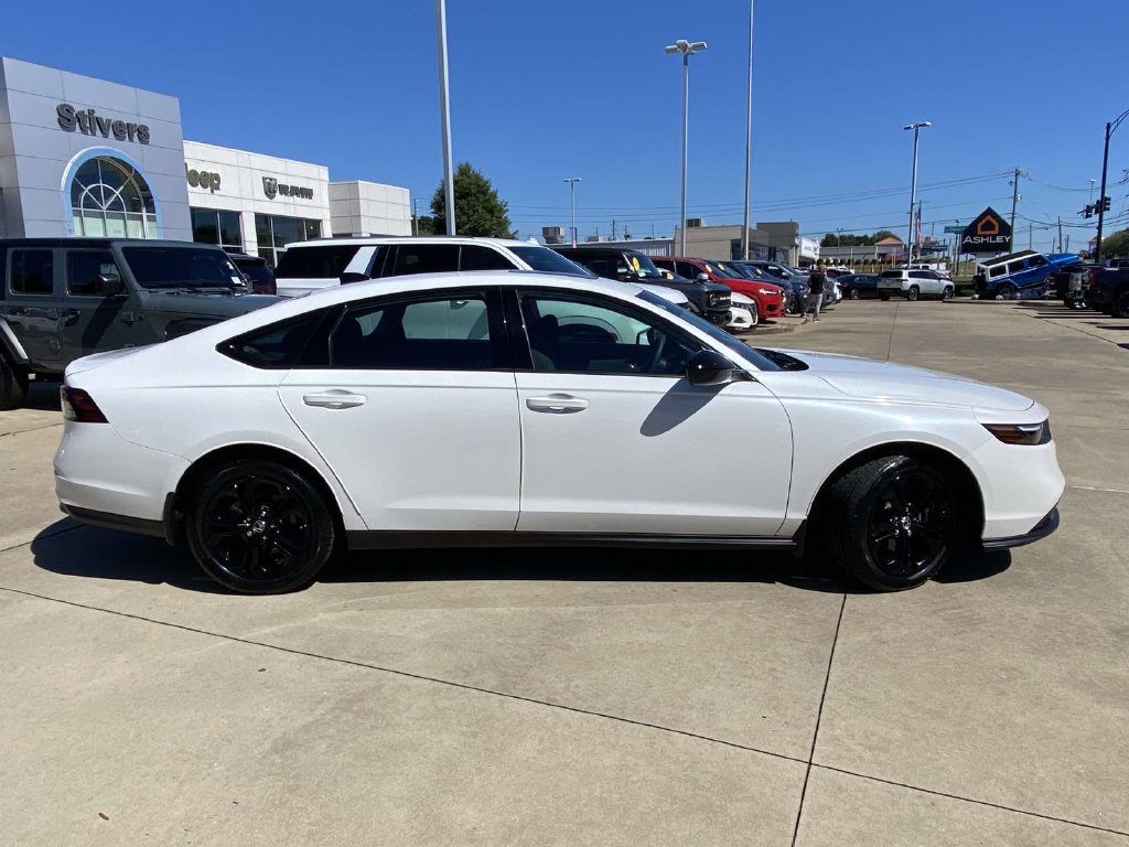 Used 2025 Honda Accord SE image 10