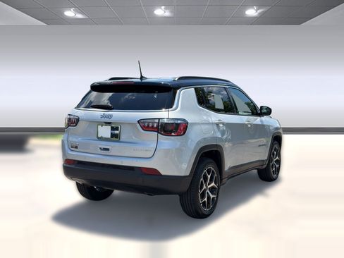 Used 2025 Jeep Compass Limited AWD/4WD image 9