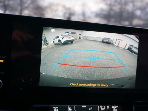 Used 2025 Toyota Sienna XLE image 16