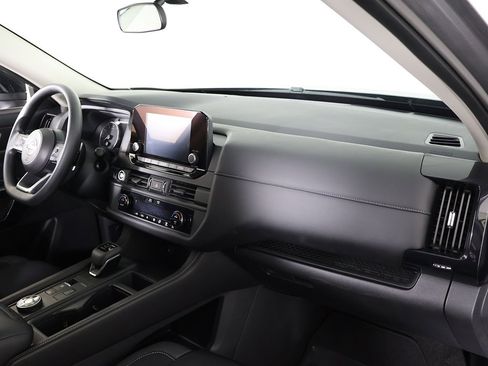 Used 2024 Nissan Pathfinder S image 25