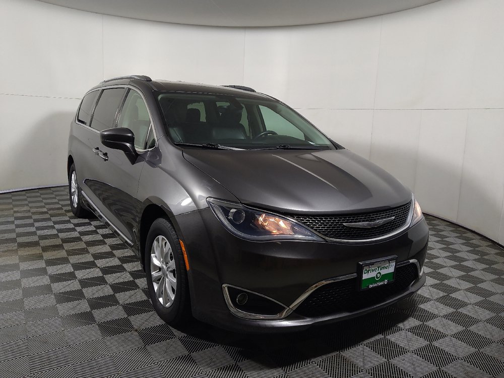 Used 2018 Chrysler Pacifica Touring-L FWD image 14