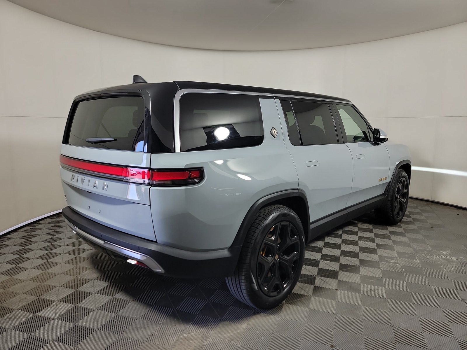 Used 2023 Rivian R1S Adventure Quad AWD/4WD image 5