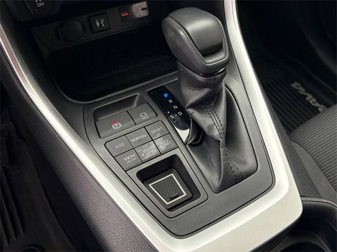 Used 2019 Toyota RAV4 LE image 18