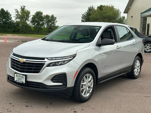 Used 2022 Chevrolet Equinox LS AWD/4WD image 4