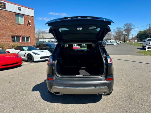 Used 2019 Jeep Cherokee Limited image 25