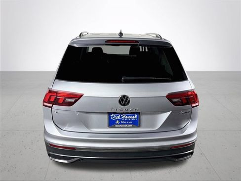Certified 2024 Volkswagen Tiguan SE w/ Panoramic Sunroof Package AWD/4WD image 8
