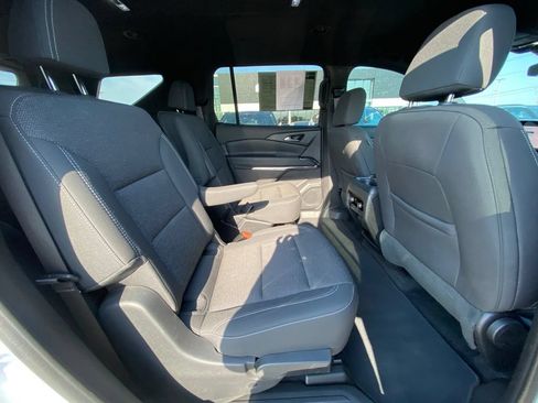 Used 2024 Chevrolet Traverse LT FWD image 28
