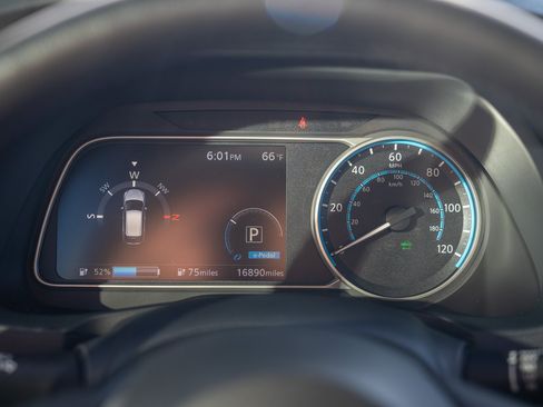 Used 2022 Nissan Leaf SV FWD image 13