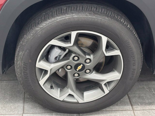 Used 2025 Chevrolet Trax LT w/ Sunroof Package FWD image 6