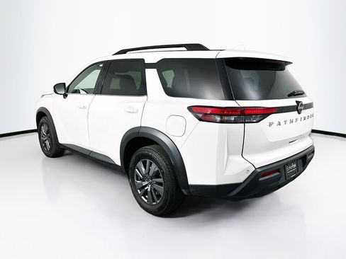Used 2025 Nissan Pathfinder SV image 5