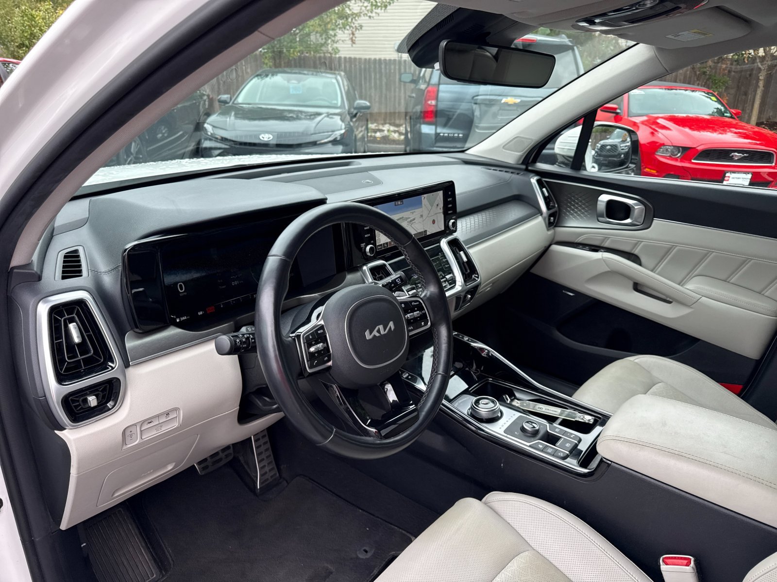 Used 2023 Kia Sorento SX Prestige w/ Panoramic Sunroof Package AWD/4WD image 10