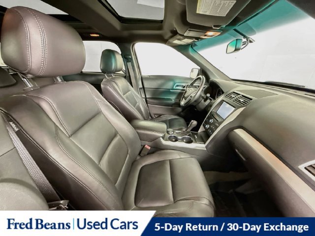 Used 2015 Ford Explorer XLT w/ Equipment Group 202A AWD/4WD image 32