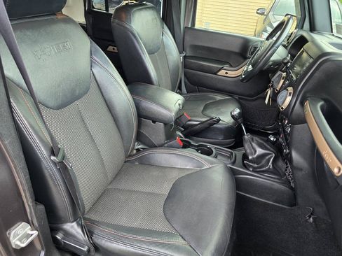Used 2017 Jeep Wrangler Unlimited Sahara AWD/4WD image 26