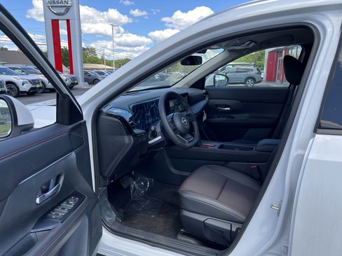 New 2025 Nissan Kicks SR image 4