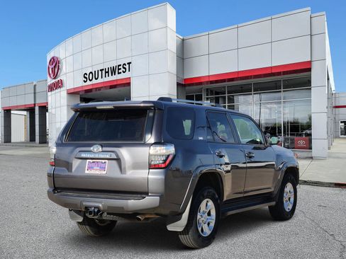 Used 2022 Toyota 4Runner SR5 Premium image 5