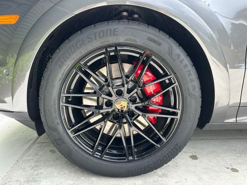 Used 2025 Porsche Cayenne GTS image 43