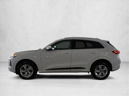 Certified 2025 Audi Q5 Premium w/ Convenience Package AWD/4WD image 10