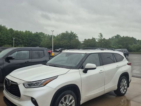 Used 2023 Toyota Highlander Limited AWD/4WD image 1