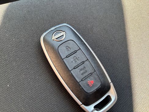 Used 2025 Nissan Versa SV FWD image 18