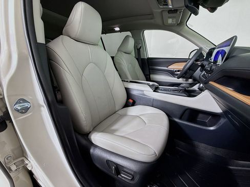 Used 2024 Toyota Grand Highlander Limited image 30