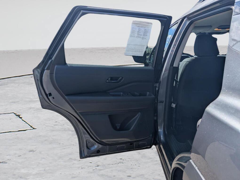 Used 2025 Nissan Pathfinder SV FWD image 16