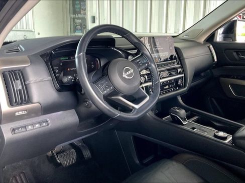 Used 2022 Nissan Pathfinder Platinum AWD/4WD image 4