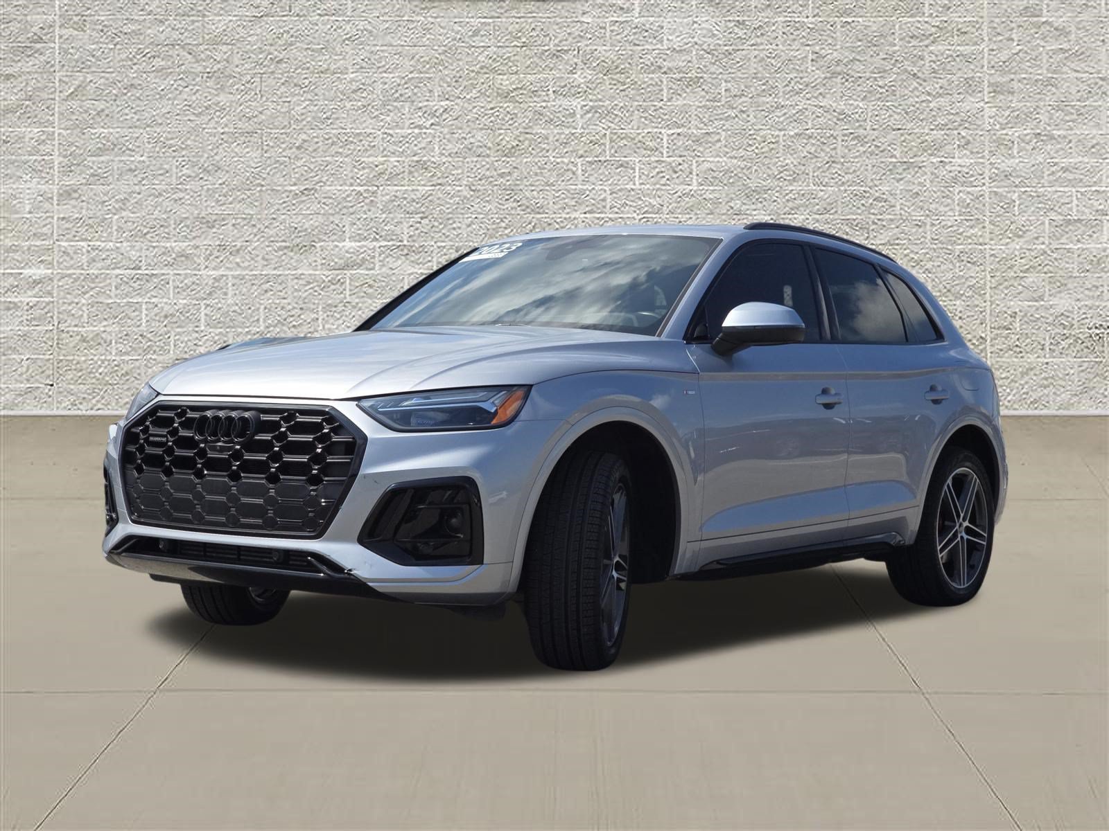 Certified 2024 Audi Q5 e Premium Plus w/ Premium Plus Package AWD/4WD image 3