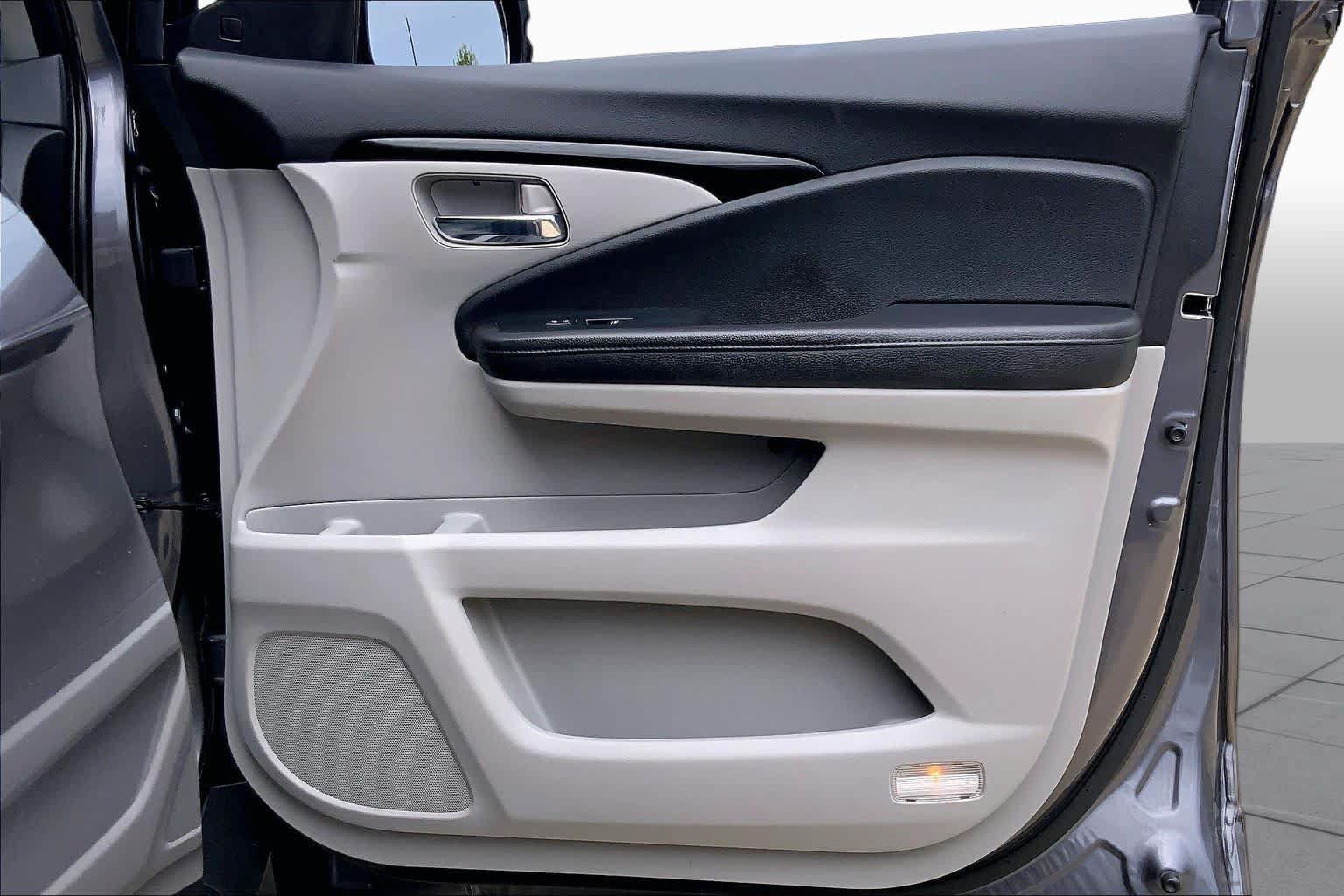 Used 2021 Honda Pilot Touring image 23