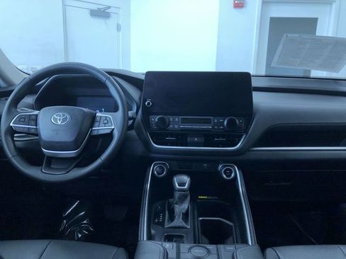 Certified 2025 Toyota Grand Highlander AWD image 19