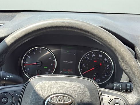 Used 2019 Toyota RAV4 XLE w/ Convenience Package FWD image 13