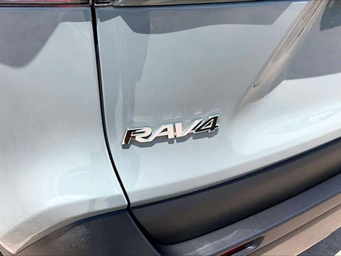 Used 2020 Toyota RAV4 XLE Premium FWD image 31