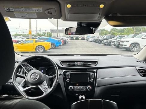 Used 2019 Nissan Rogue S w/ Special Edition Package FWD image 7