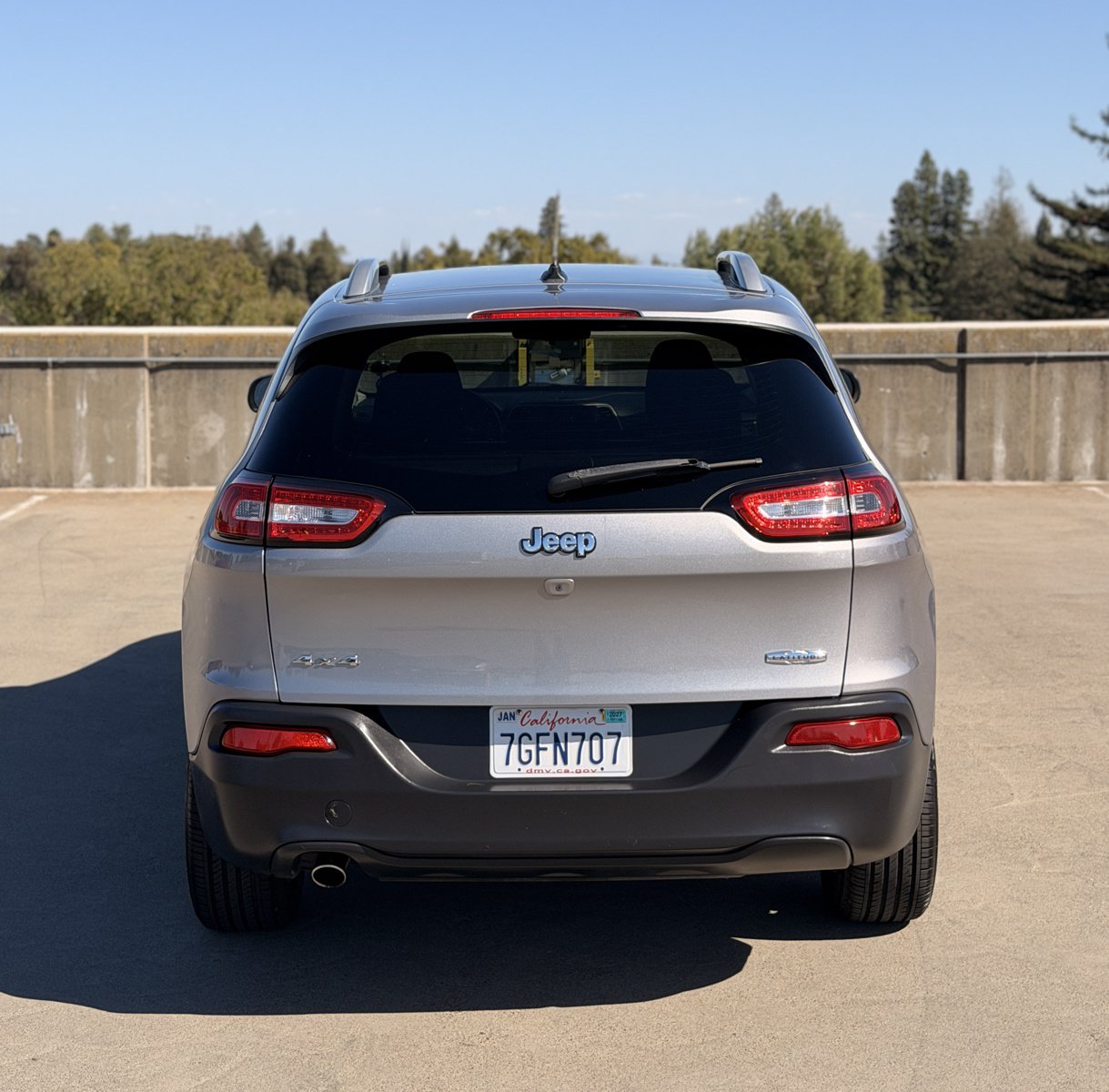 Used 2015 Jeep Cherokee Latitude AWD/4WD image 4